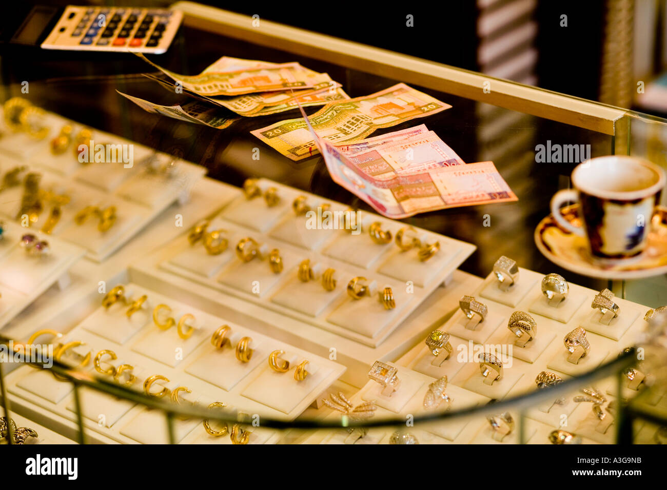 Buying jewellery - Kuwait Stock Photo