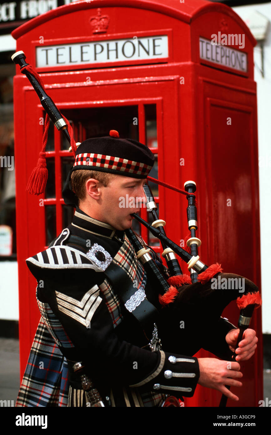 Soldier playing bagpipes Edinburgh Scotland Stock Photo