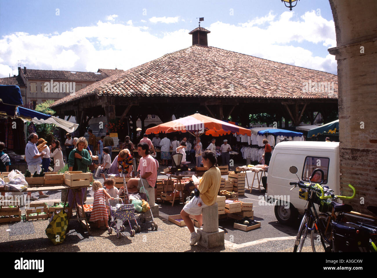 France. Southwest. Beaumont de Lomagne. Lively market day Saturday. Stock Photo