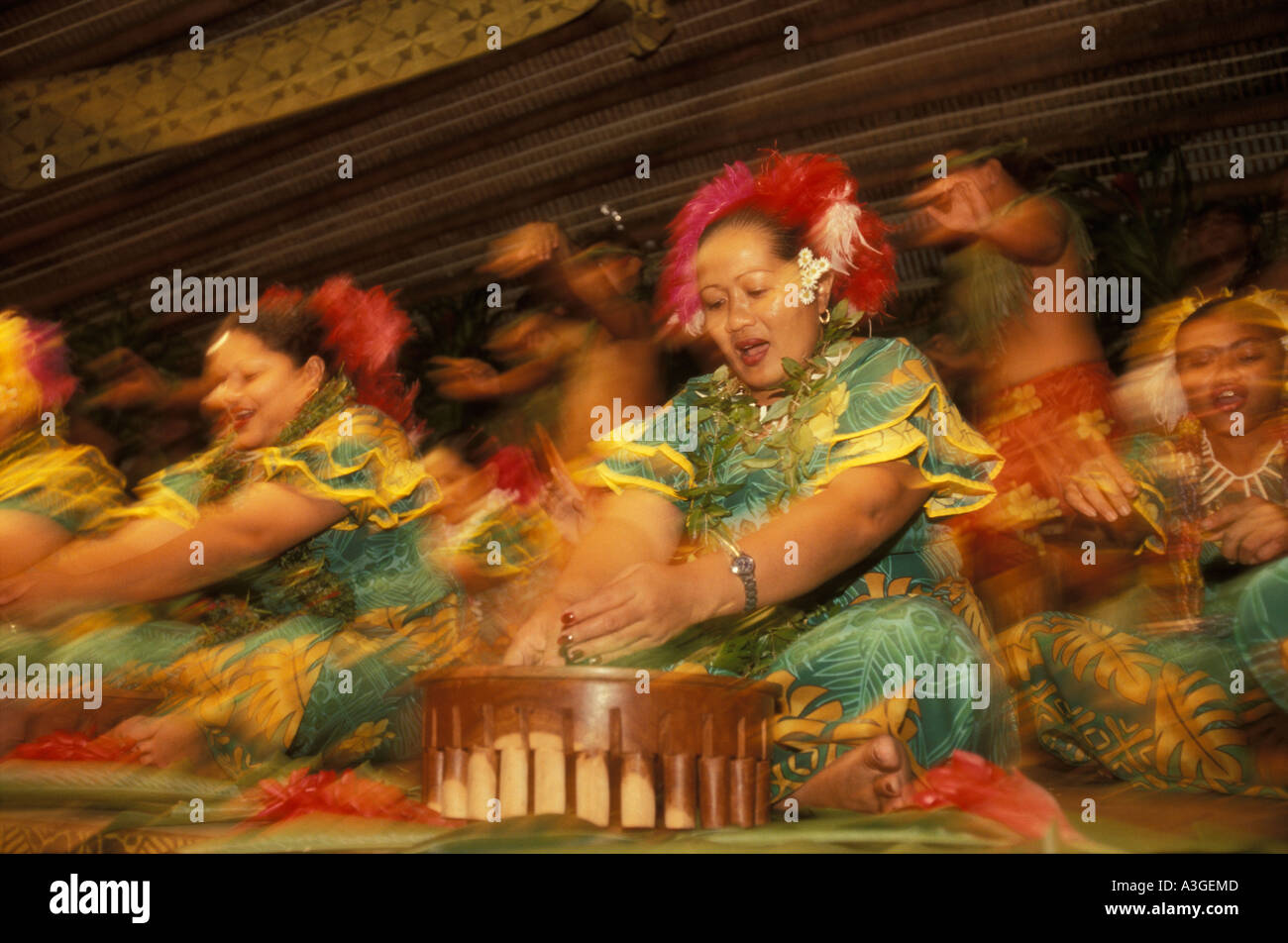 Dance performance during a fiafia at Aggie Grey s Hotel Apia Samoa Stock Photo