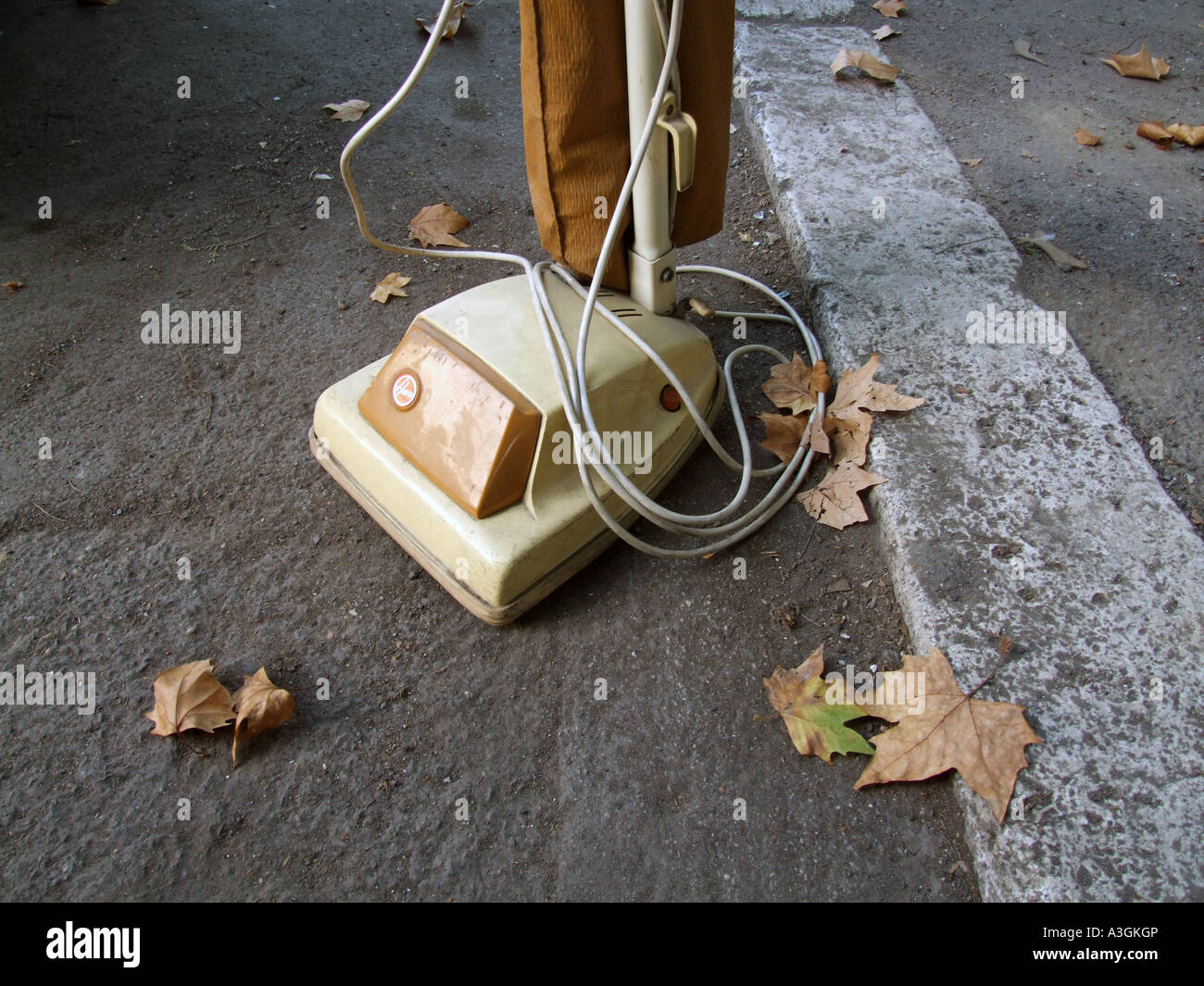 Old fashioned vacuum cleaner hires stock photography and images Alamy