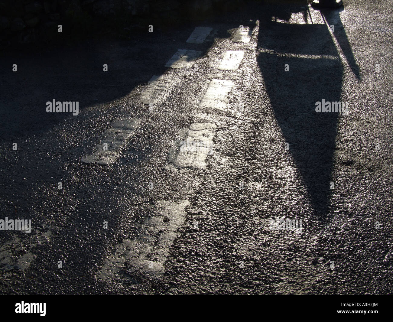 Give way junction road markings hires stock photography and images Alamy