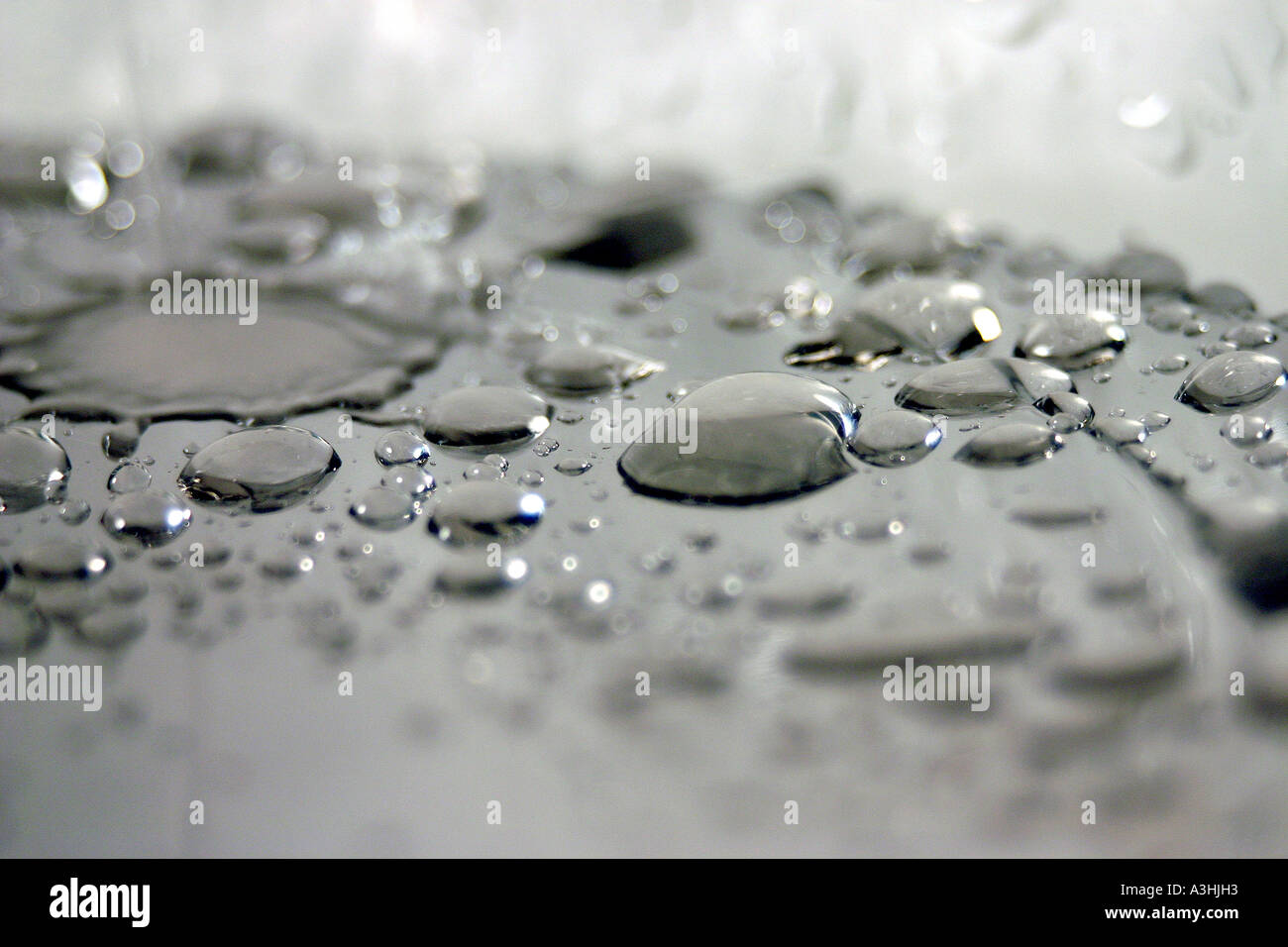 macro, water, wet, drop, drops, droplet, droplets, zoom, zoomed, metal, steel, fall, falling