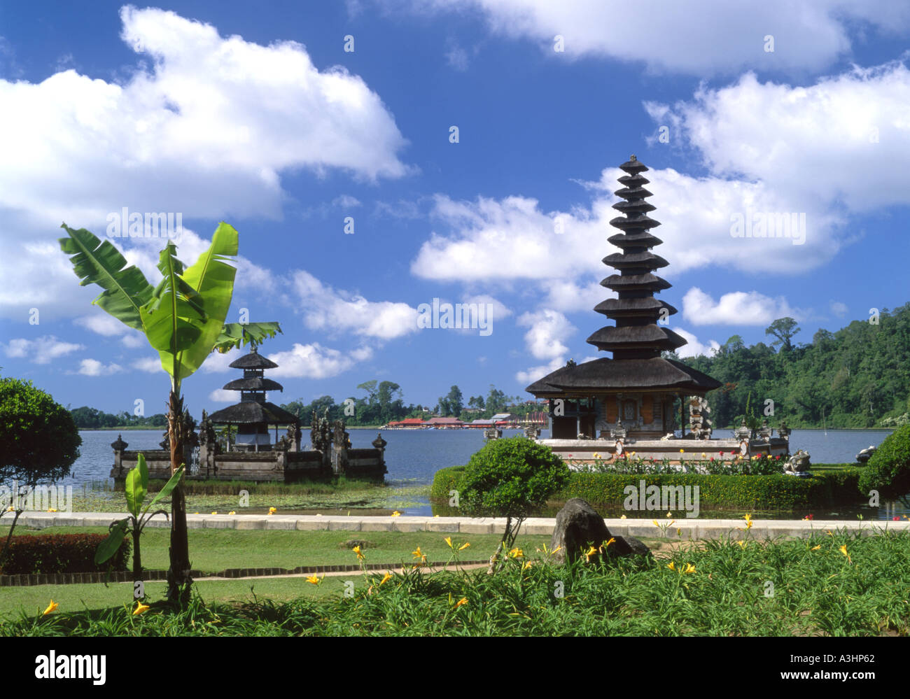 temple on the lake puru ulun dano bratan kandikuning bali indonesia Stock Photo