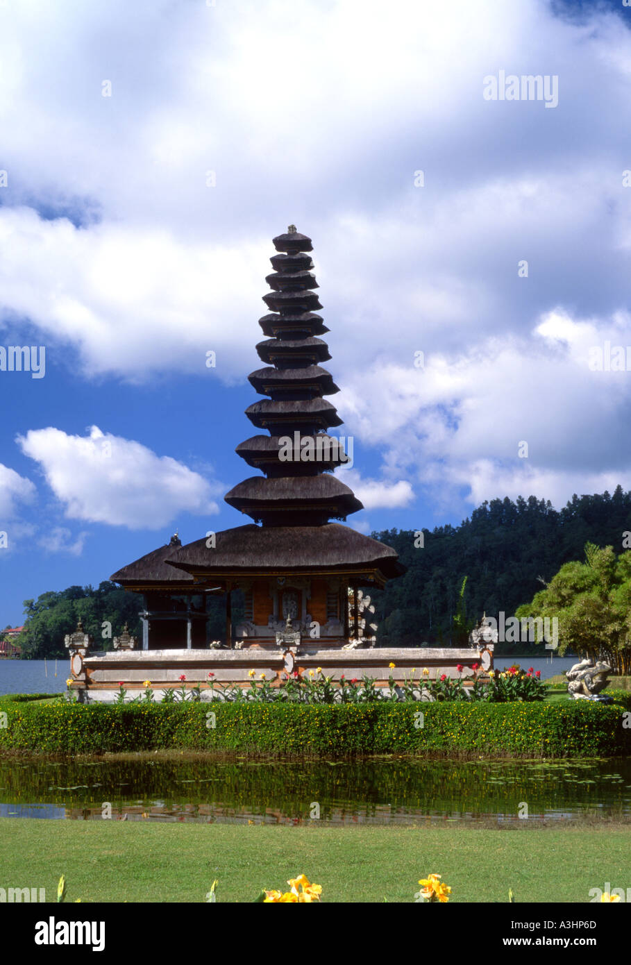 temple on the lake puru ulun dano bratan kandikuning bali indonesia Stock Photo