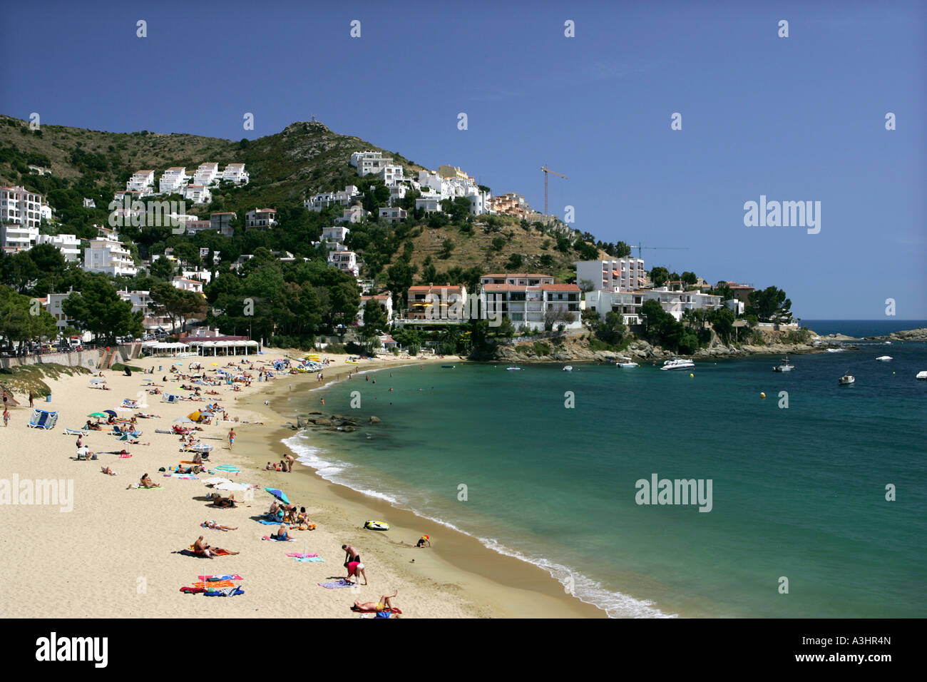 The beach at Canyelles Petites, Roses, Spain Stock Photo - Alamy