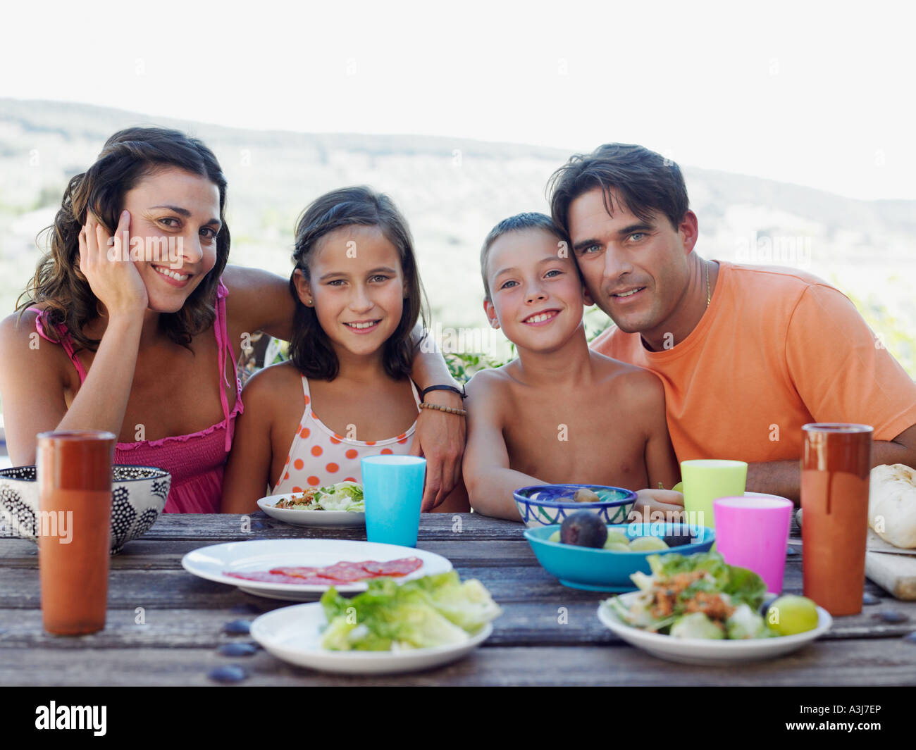 Family having picnic in rural hi-res stock photography and images - Alamy