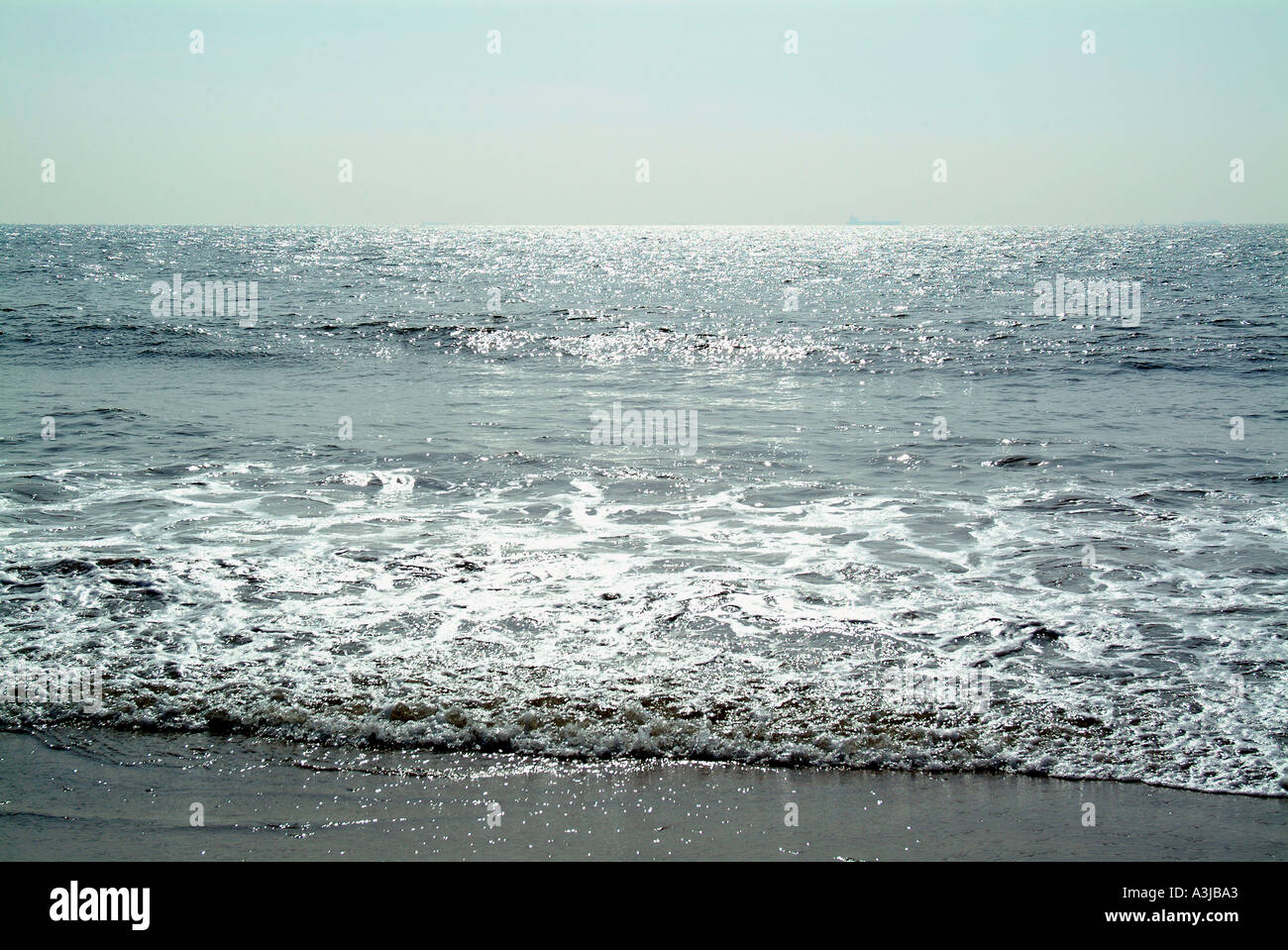 Sunny beach ocean waves hi-res stock photography and images - Alamy