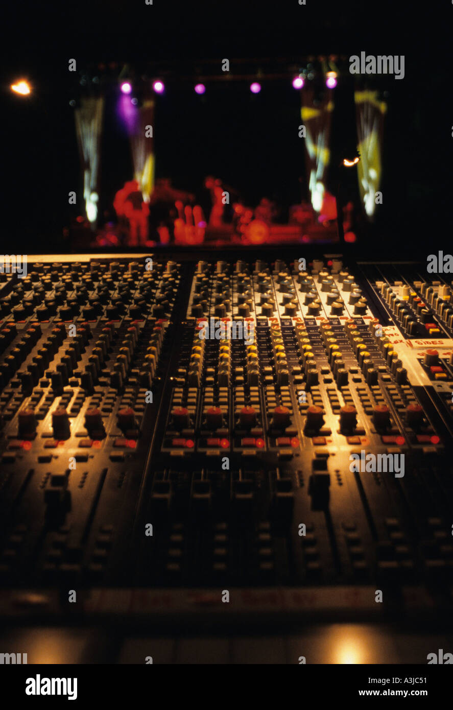 Sound check hires stock photography and images Alamy