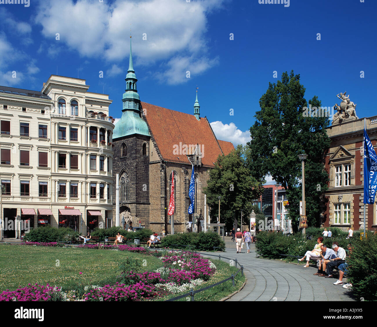 Frauenkirche mit Gebaeuden aus der Gruenderzeit und Parkanlage auf dem Postplatz in Goerlitz in der Oberlausitz Stock Photo