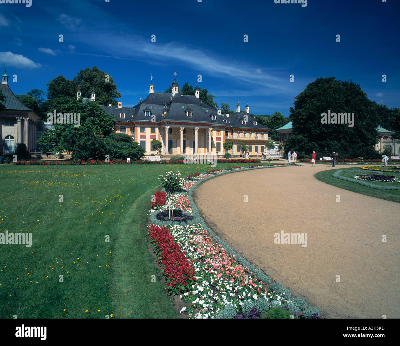 Bergpalais und Lustgarten des Schlosses Pillnitz in Dresden Stock Photo