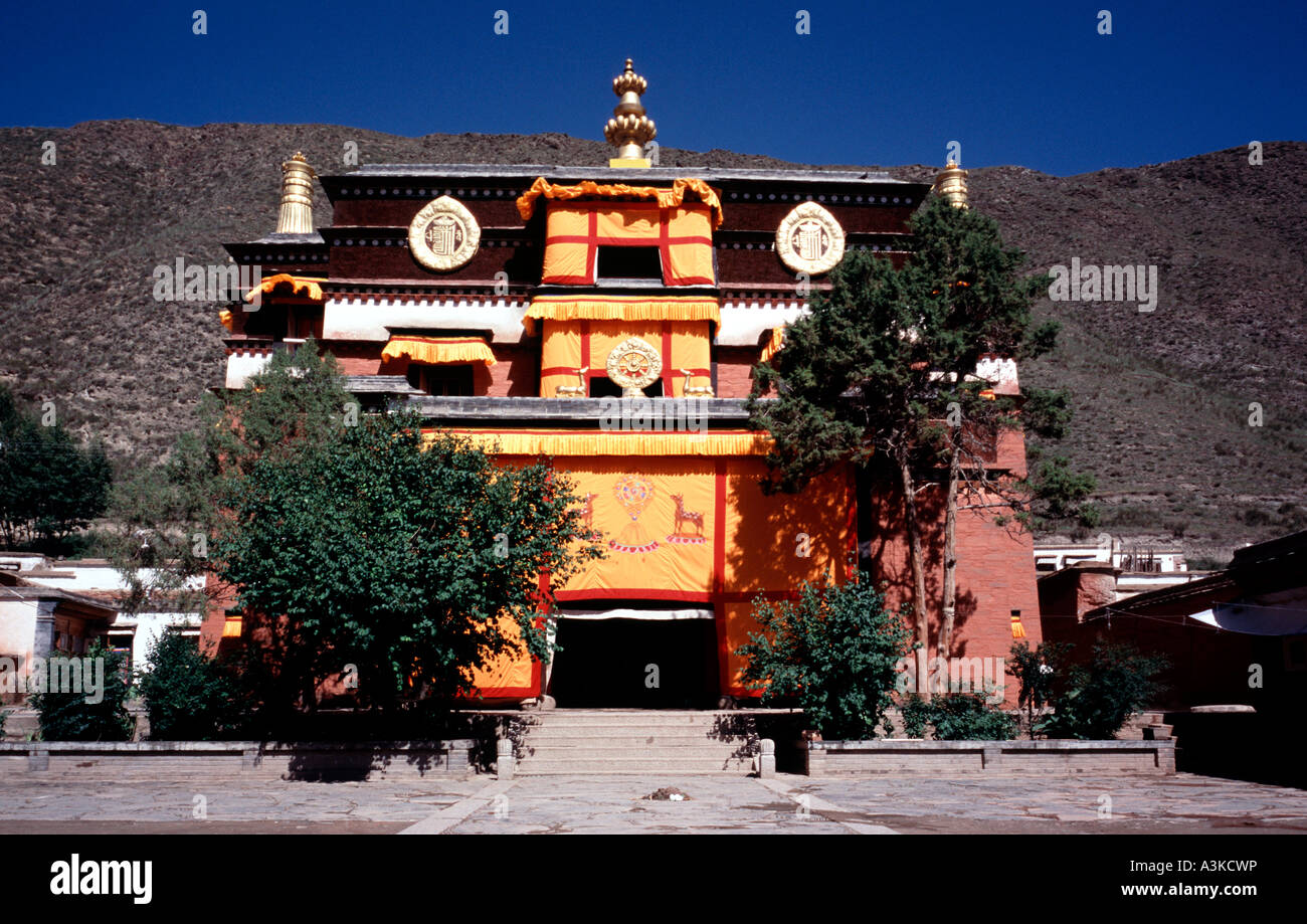July 24, 2006 - Temple decorated with a festive Thangka at Labrang Lamma Buddhist monastery in Xiahe in China's Gansu province. Stock Photo