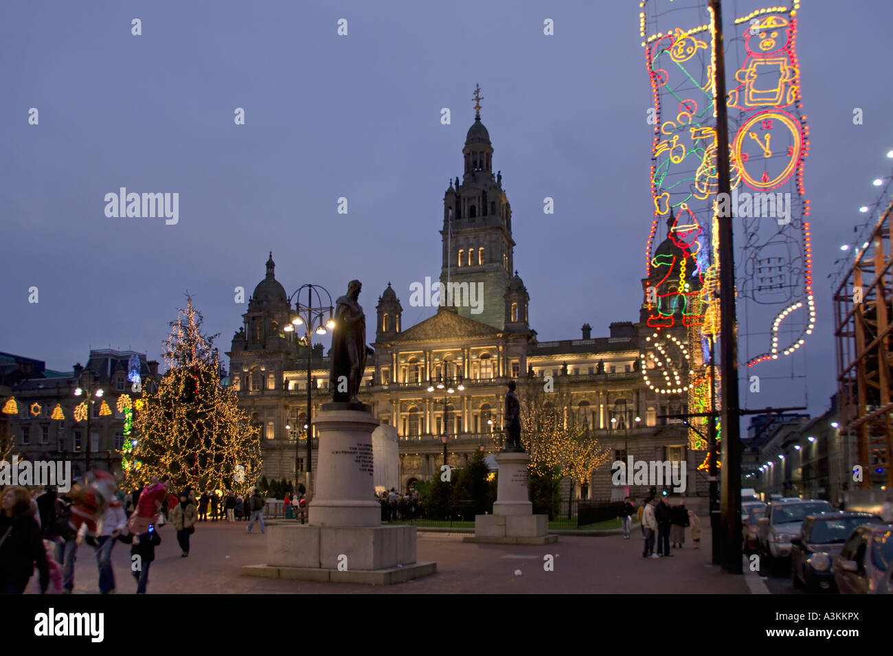 Christmas lights and statues in Square Glasgow City Chambers to