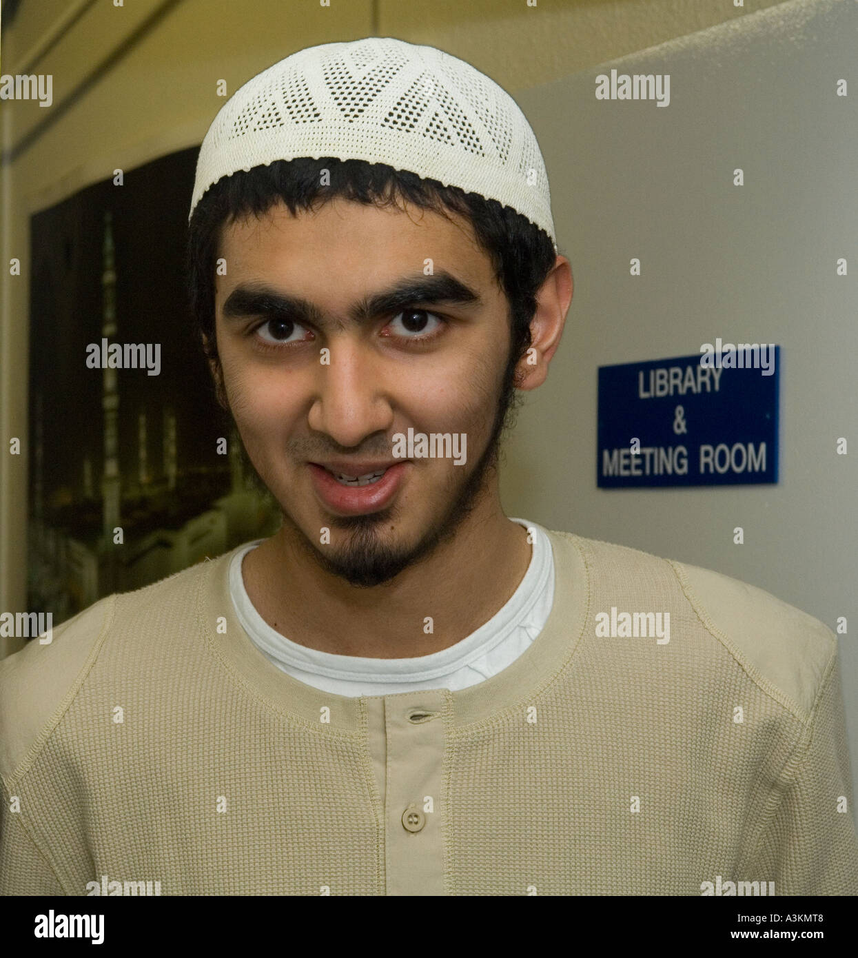 Young muslim man wearing a white crochet cap Stock Photo - Alamy