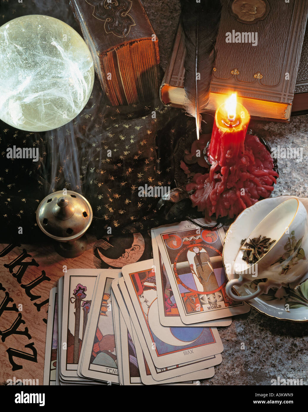 Cards for fortune telling hires stock photography and images Alamy