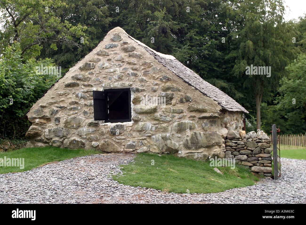 Cae Adda Byre Cow Byre from Waunfawr near Llainfadyn Rhostryfan in ...