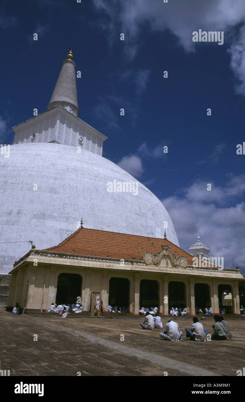 Ruvanveliseya Stupa in Polonnaruwa, Sri Lanka.  Building started in 161BC on orders of Dutugemunu. Stock Photo