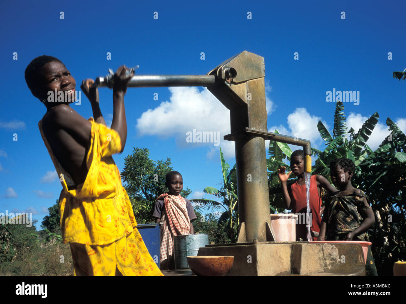 Poor african family hi-res stock photography and images - Alamy