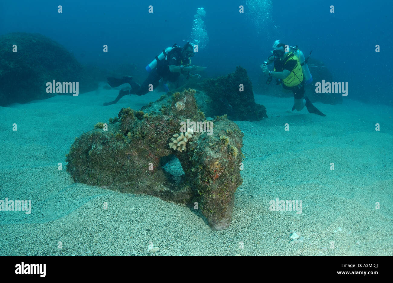 Divers on wreck of the Cornwallis. Pitcarn Island Stock Photo