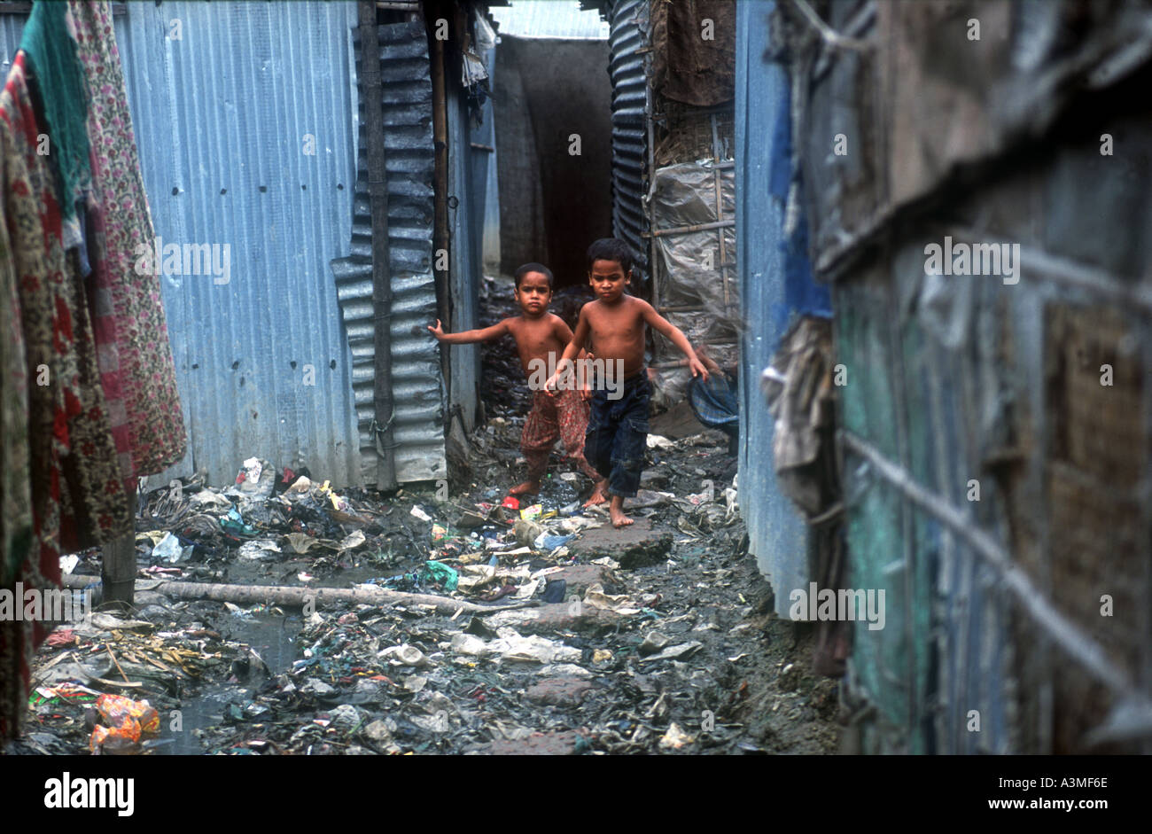 Children In The Slums Of Dhaka Bangladesh Stock Photo Alamy children-in-the-slums-of-dhaka-bangladesh-stock-photo-alamy