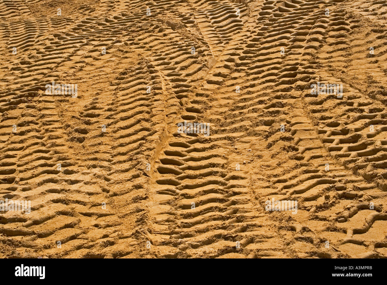 Sand Loading Track Tyre tracks from front end loader in quarry sand Stock Photo - Alamy
