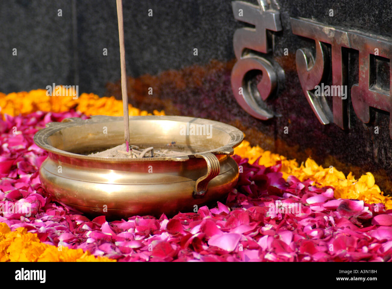Incense and flower petals at Gandhi's Samadhi (tomb), New Delhi, India Stock Photo Alamy