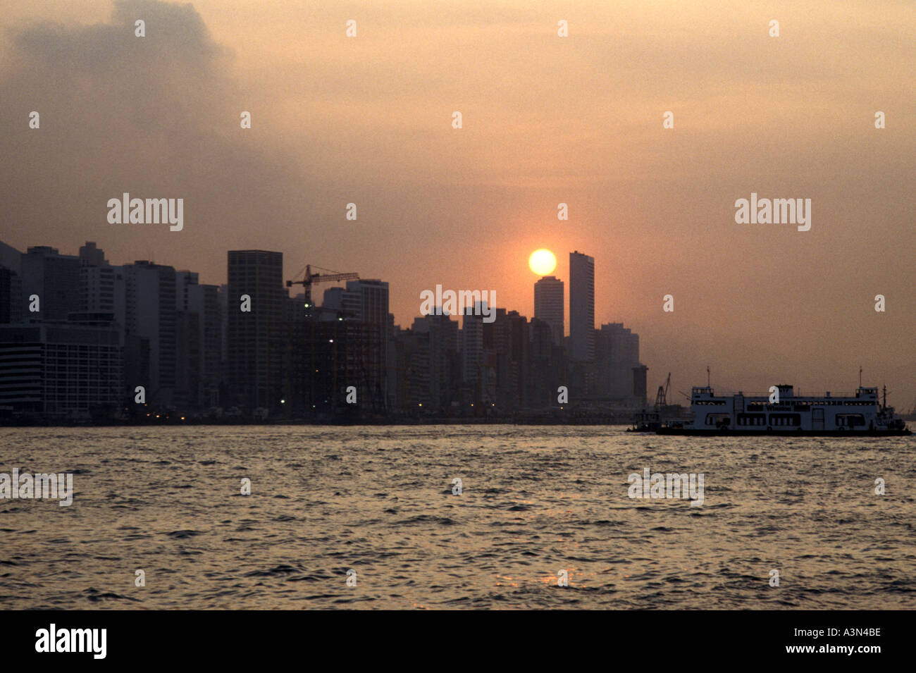 Sunrise hong kong hi-res stock photography and images - Alamy