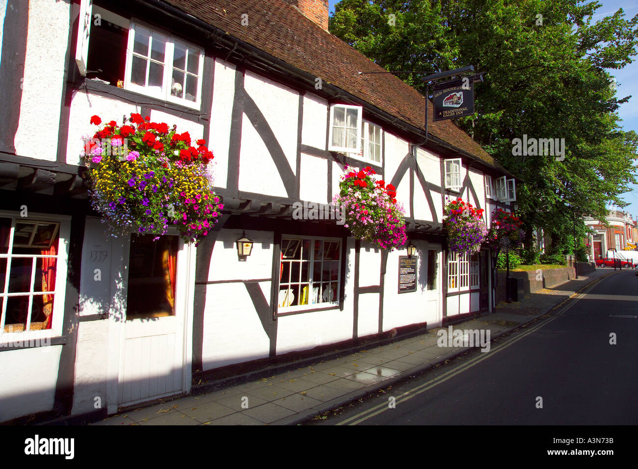 UK England Hampshire Havant The Old House at Home pub Stock Photo