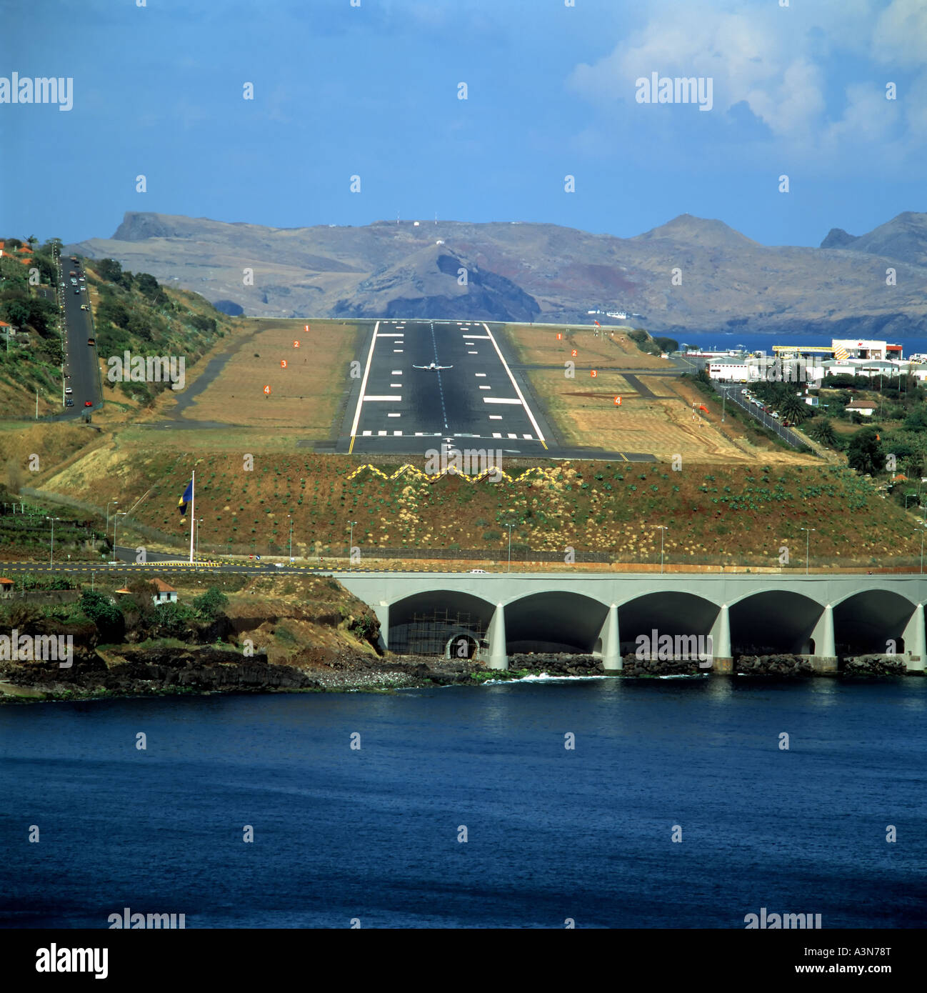 AIRPORT'S RUNWAY MADEIRA ISLAND PORTUGAL Stock Photo Alamy