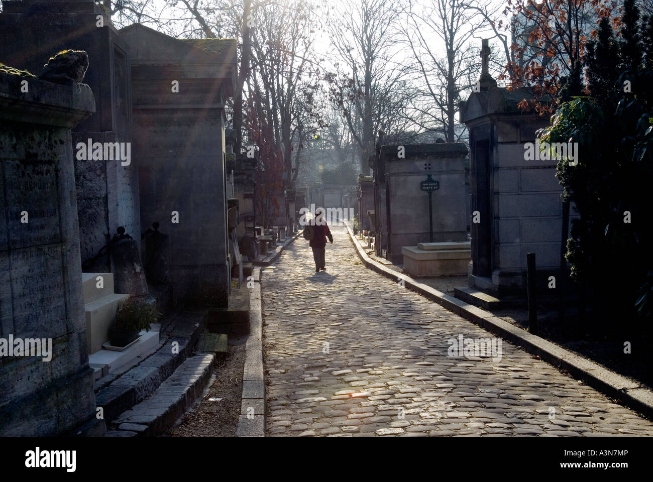 PARIS FRANCE PERE LACHAISE CEMETERY CIMETIERE DU PERE LACHAISE THE MOST FASHIONABLE PLACE TO BE LAID TO REST IN PARIS Stock Photo