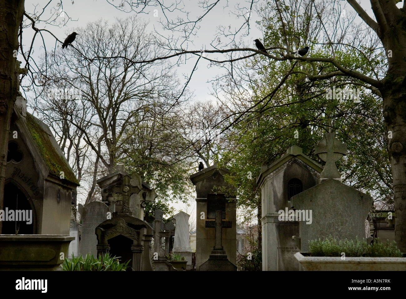 PARIS FRANCE PERE LACHAISE CEMETERY CIMETIERE DU PERE LACHAISE THE MOST FASHIONABLE PLACE TO BE LAID TO REST IN PARIS Stock Photo