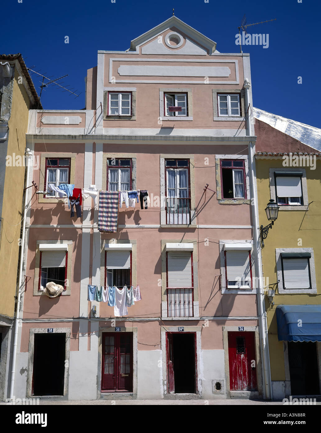 RENOVATED HOUSE WITH DRYING LAUNDRY  BELEM  DISTRICT LISBON PORTUGAL Stock Photo