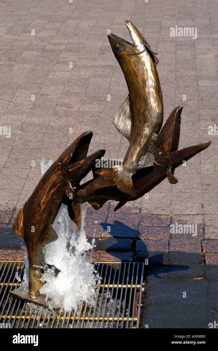 Fish sculpture fountain on Sparks Street Mall in Ottawa Stock Photo Alamy