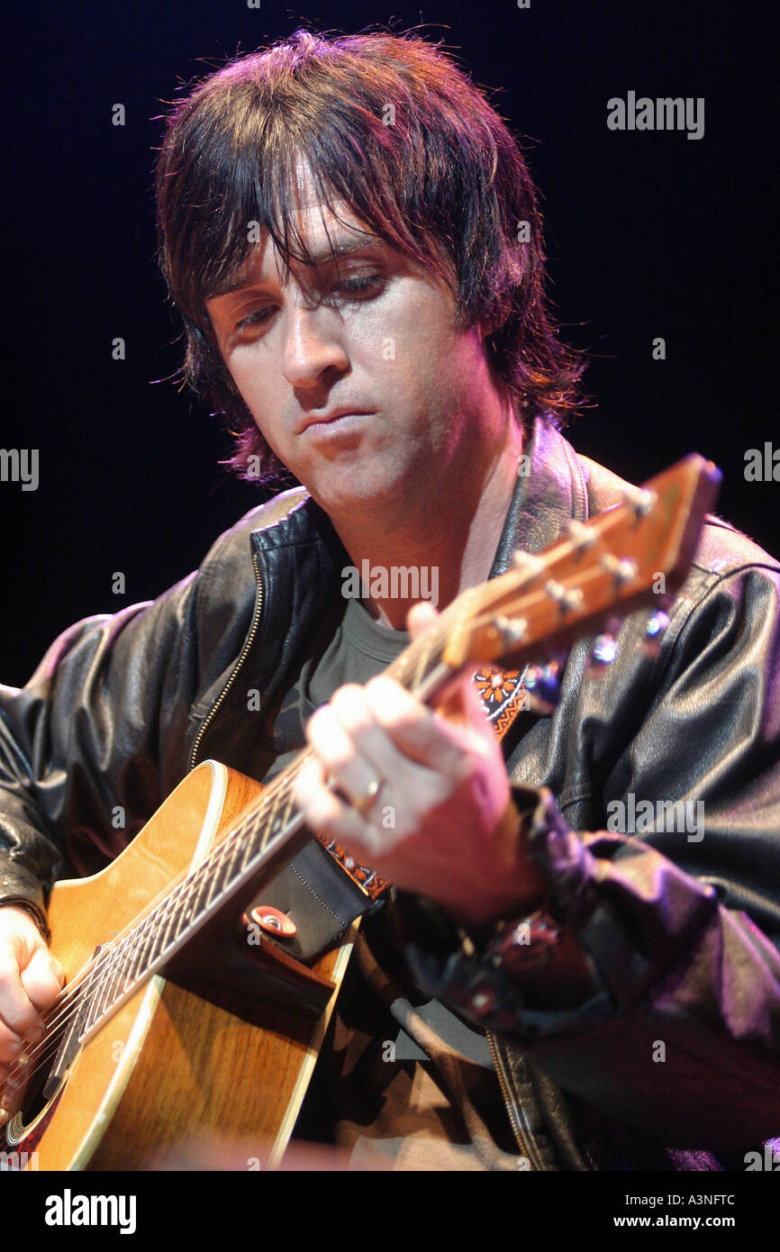 Johnny marr hi-res stock photography and images - Alamy