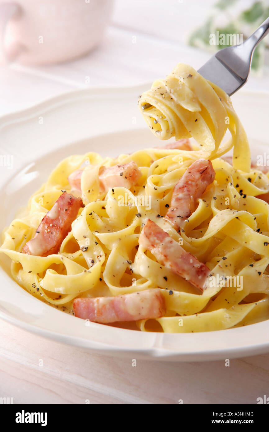 Spaghetti with carbonara sauce Stock Photo - Alamy
