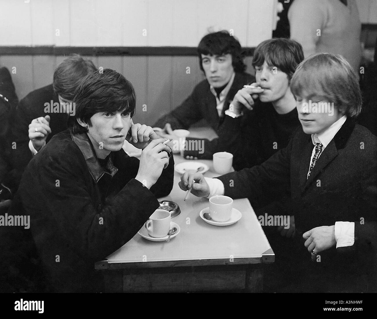 ROLLING STONES take a break in a London cafe in June 1964. Photo Tony Gale Stock Photo