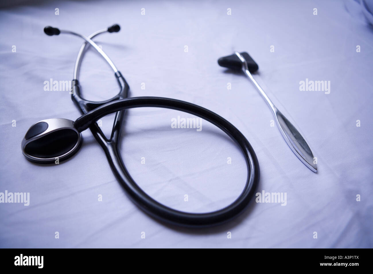 Stethoscope and reflex hammer Stock Photo Alamy