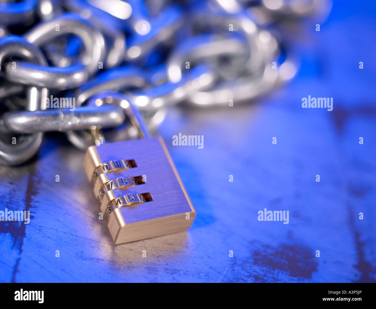 Lock and chain horizontal Stock Photo - Alamy