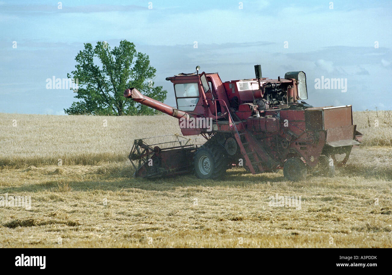 Combined harvester hi-res stock photography and images - Alamy
