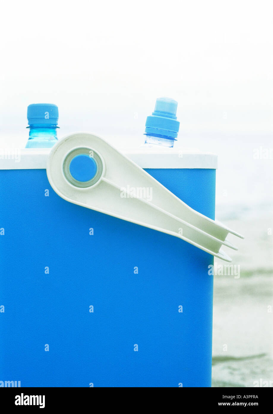 Cooler holding water bottles Stock Photo Alamy