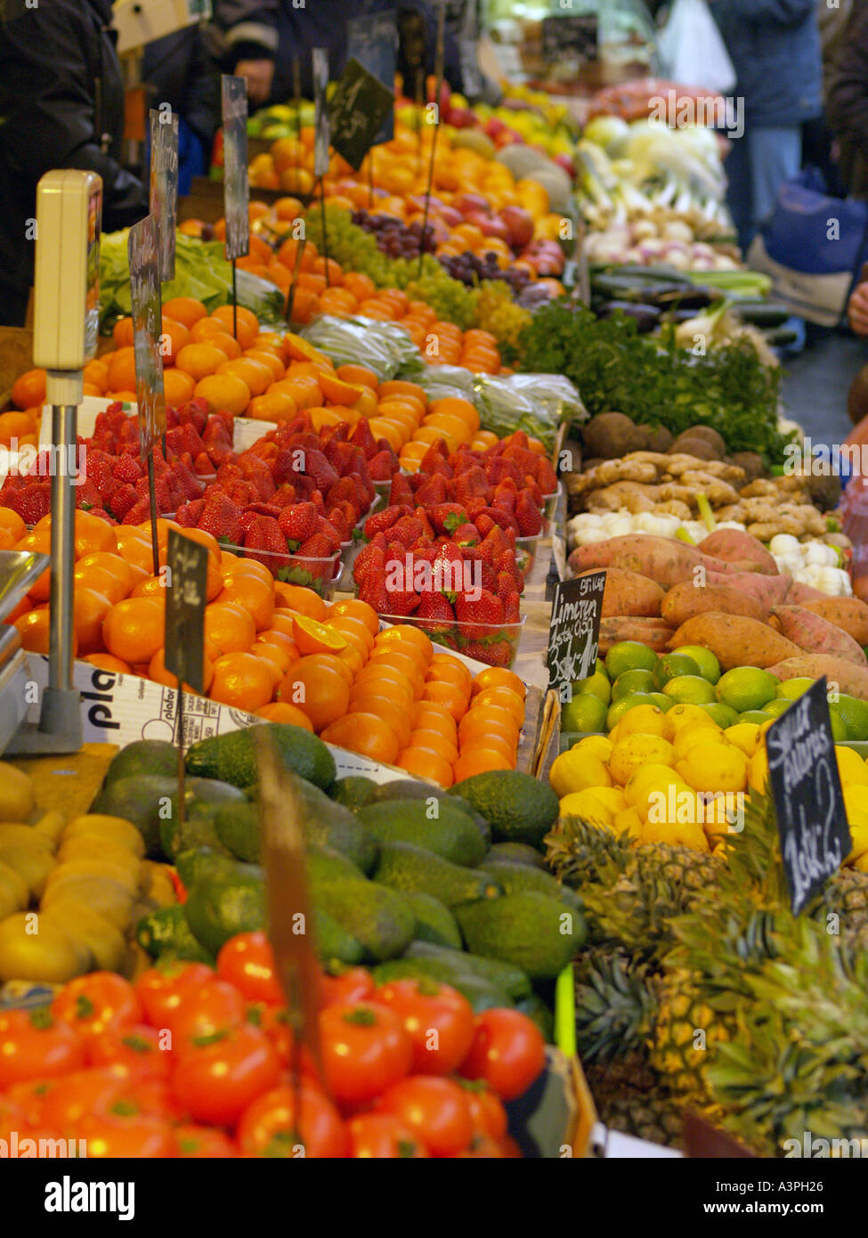 Naschmarkt Obst und Gemüsestand Stock Photo Alamy