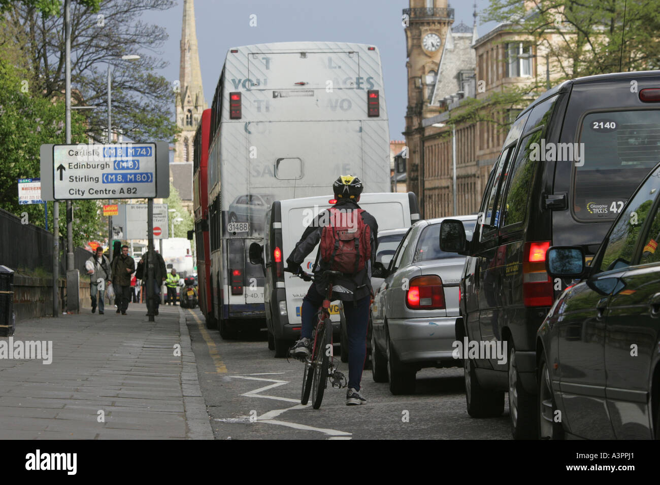 Traffic on Great Western Road, towards Glasgow City centre Stock Photo