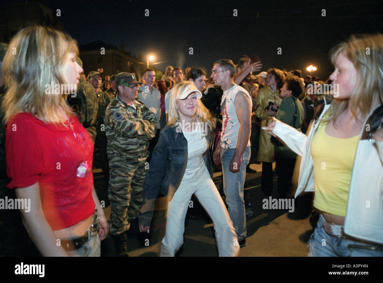 Chuqur chozilgan anal yaqindan