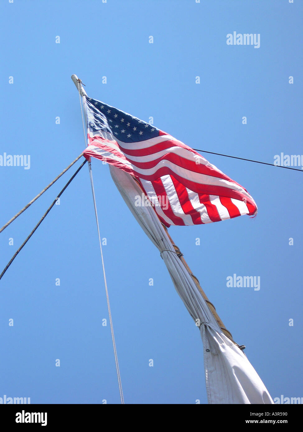 Red white flag on ship mast hi-res stock photography and images - Alamy