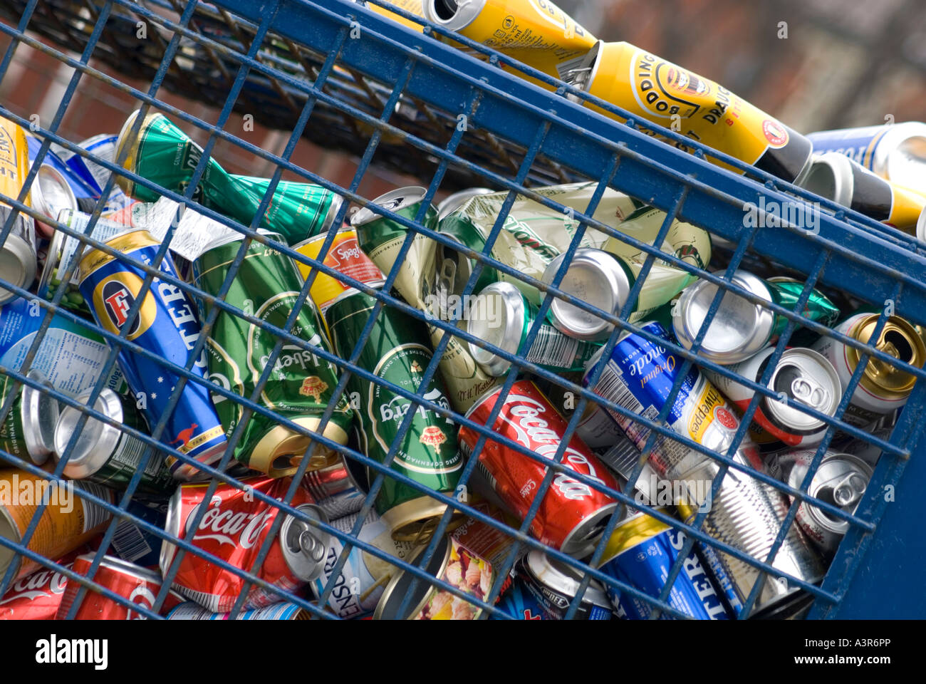 Empty cans hi-res stock photography and images - Alamy