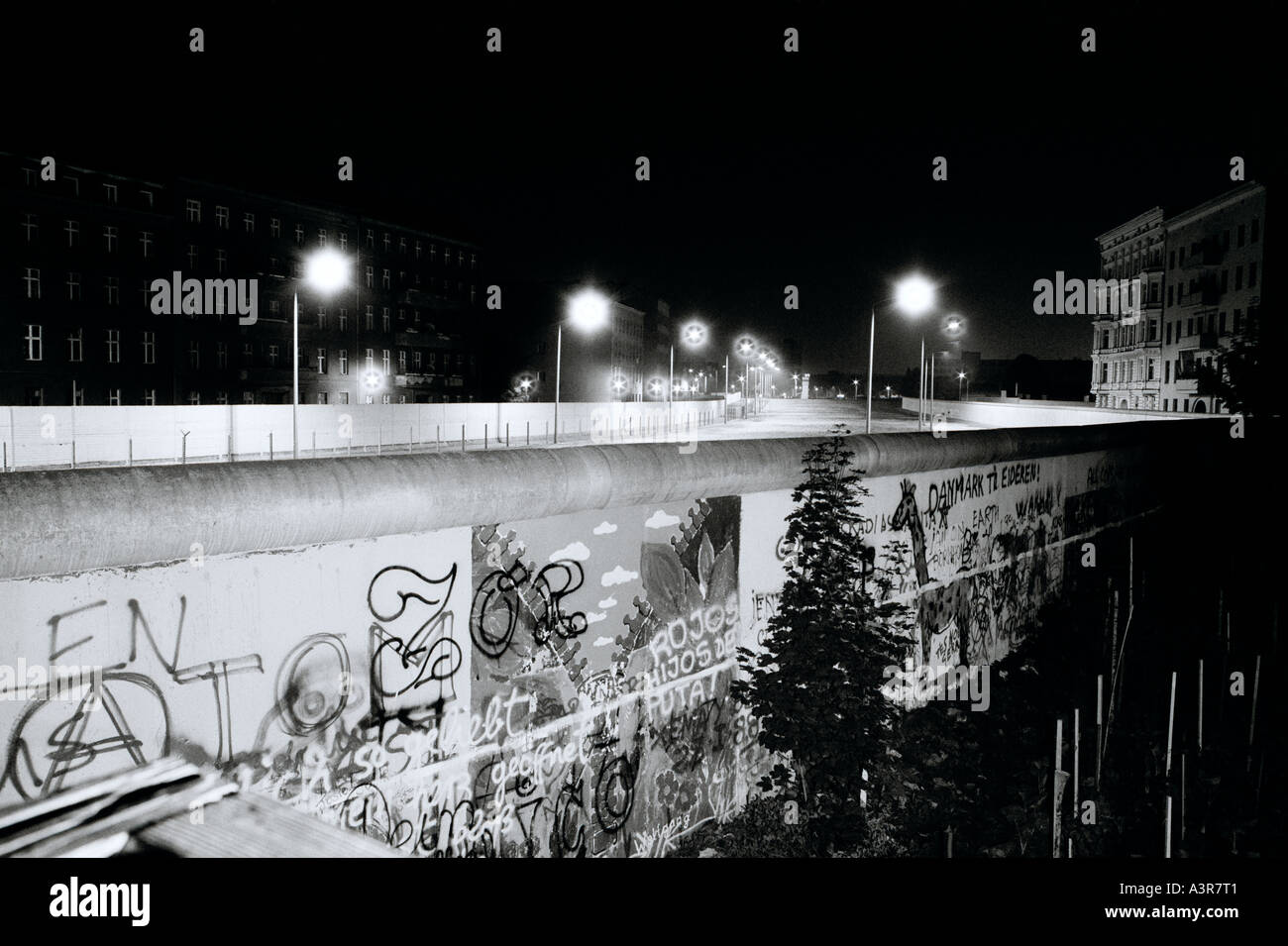 No mans land berlin wall hires stock photography and images Alamy