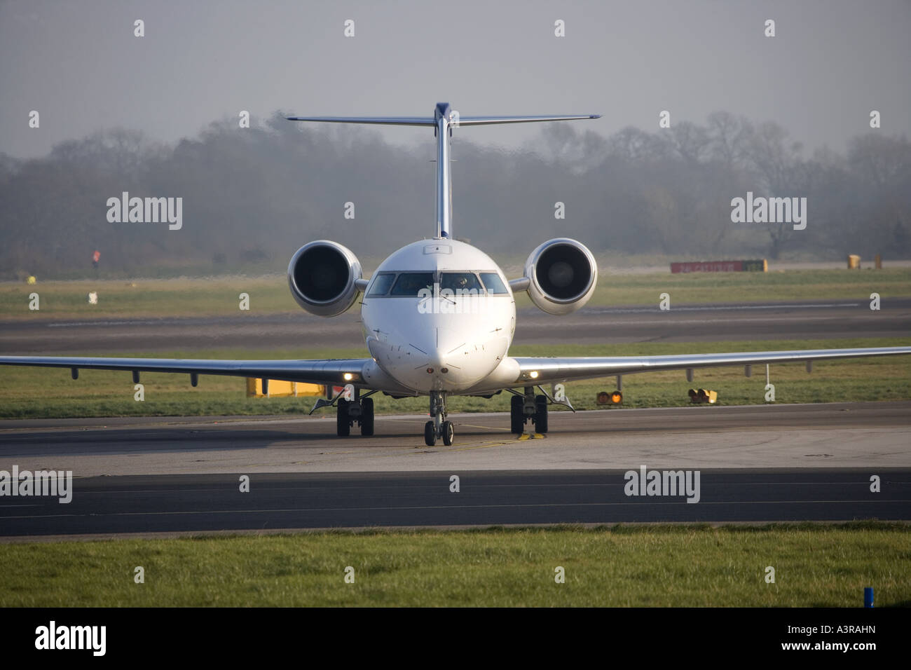 Embraer ERJ-145 front view taxiing Stock Photo - Alamy