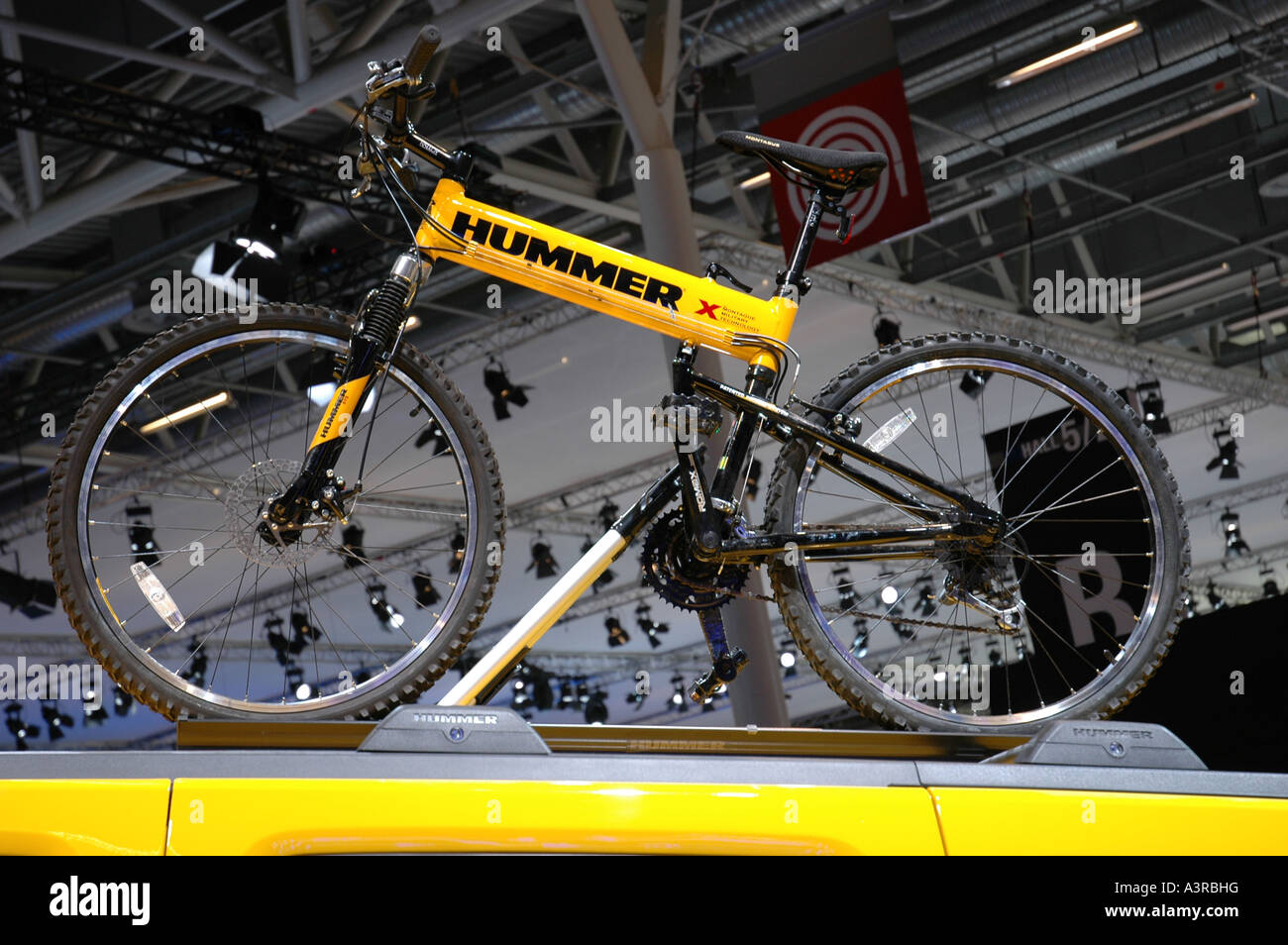 Paris Motor Show France Hummer H3 bike on the roof Stock Photo