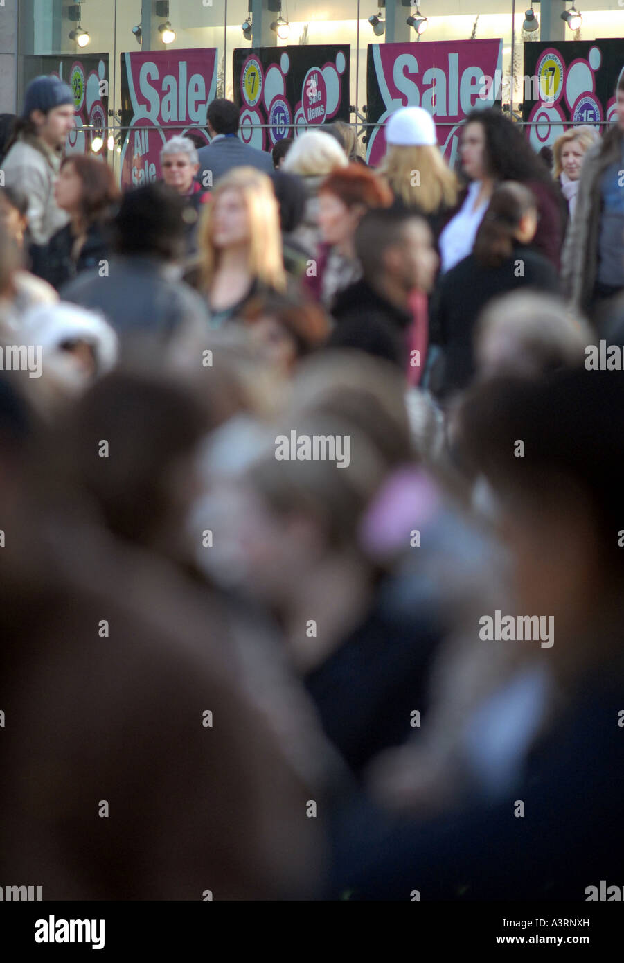 Shopping crowds hi-res stock photography and images - Alamy