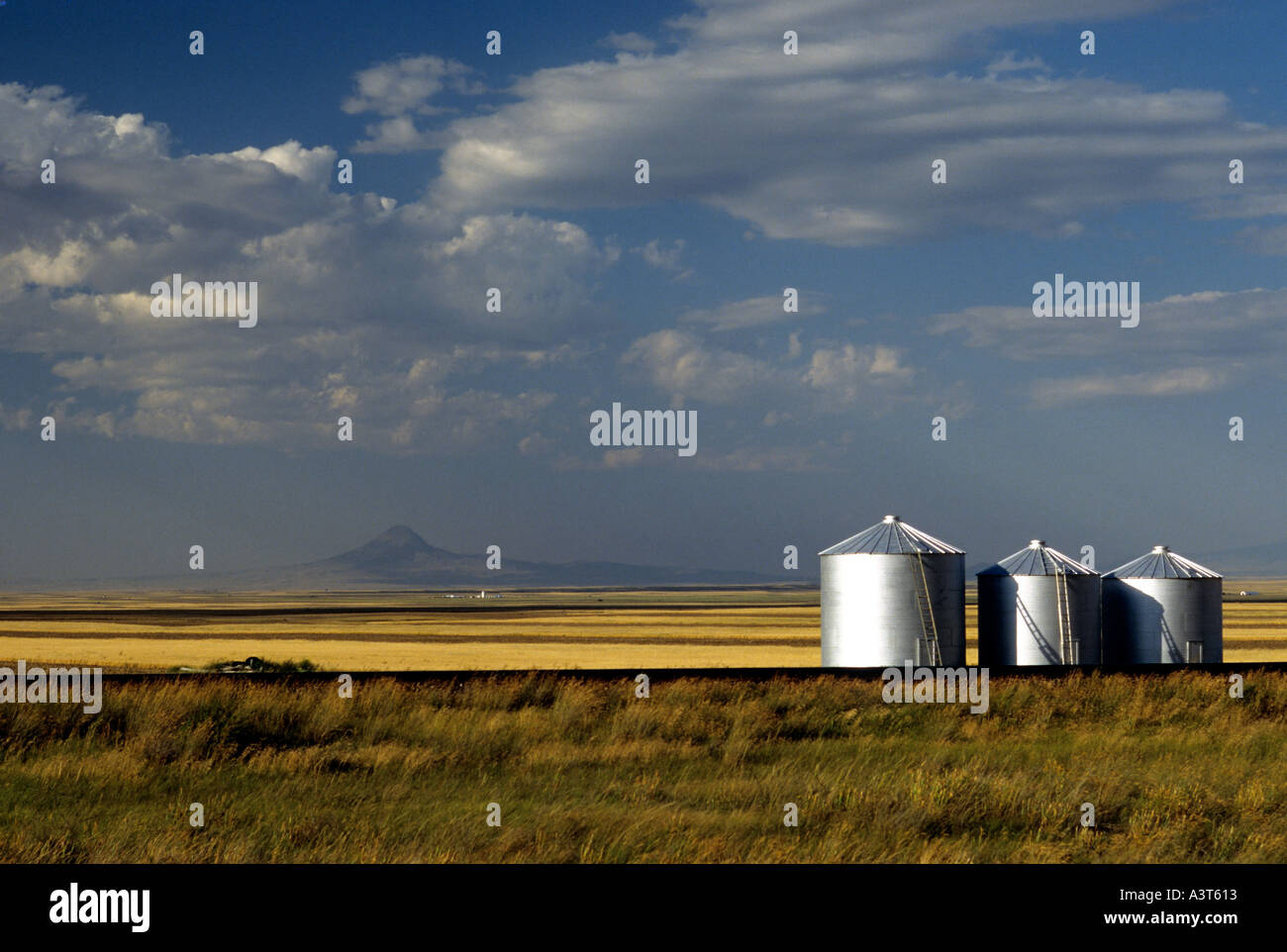 Grain bin hires stock photography and images Alamy